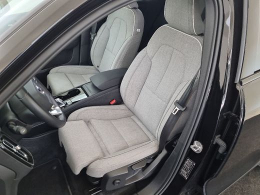 Volvo  XC40 Single Motor Extended Range Plus 82 kWh Black Edition | Tailord Wool | UNIEK! | 20'' | All-Season ActivLease financial lease