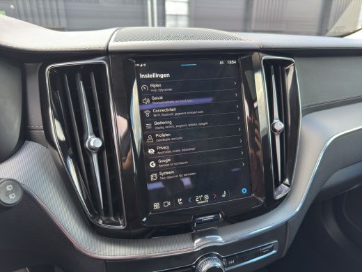 Volvo  XC60 T6 Plug-in hybrid AWD Ultimate Bright | Achterbank verwarmd | Achteruitrijcamera | Apple Carplay/... ActivLease financial lease