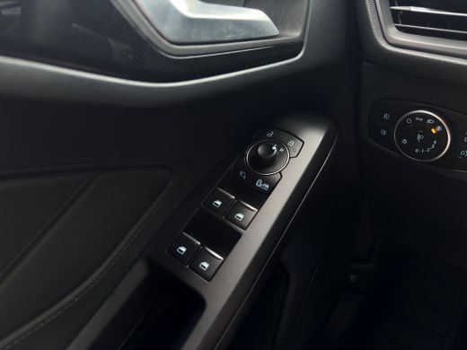 Ford Focus 1.0 Hybrid ST Line X | Stoelverwarming | Cruise Control | Apple Carplay | Camera | Navigatie | Ac... ActivLease financial lease