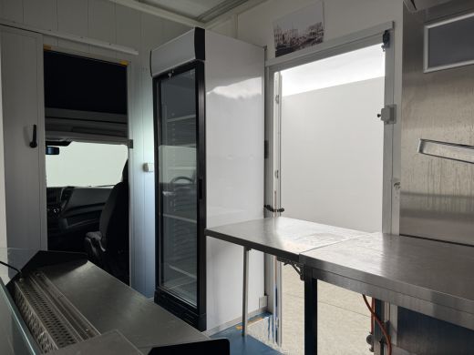 Iveco Daily 35S14 2.3 410 | Foodtruck | Verkoopwagen | Patatkraam | Eventtruck | Snackwagen | Viskraam | Zijd... ActivLease financial lease
