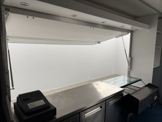 Iveco Daily 35S14 2.3 410 | Foodtruck | Verkoopwagen | Patatkraam | Eventtruck | Snackwagen | Viskraam | Zijd... ActivLease financial lease