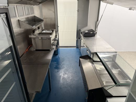 Iveco Daily 35S14 2.3 410 | Foodtruck | Verkoopwagen | Patatkraam | Eventtruck | Snackwagen | Viskraam | Zijd... ActivLease financial lease