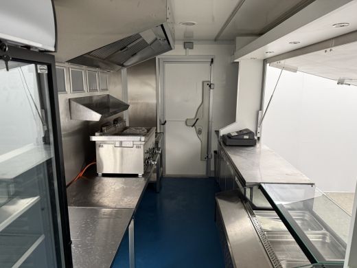Iveco Daily 35S14 2.3 410 | Foodtruck | Verkoopwagen | Patatkraam | Eventtruck | Snackwagen | Viskraam | Zijd... ActivLease financial lease