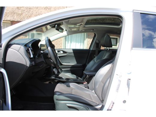 Kia Ceed Sportswagon 1.6 GDI PHEV PREMIUM NW TYPE PANO LEER LED NAVI 69000KM!!! ActivLease financial lease