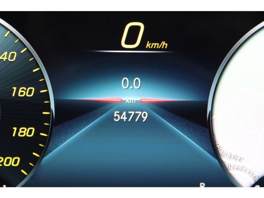 Mercedes-Benz EQB 300 4MATIC AMG Line 67 kWh SOh 97.5% PANO SFEER ILS 360CAMERA 54000KM!!! ActivLease financial lease
