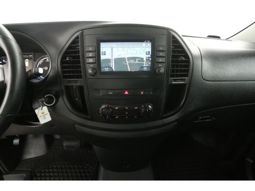 Mercedes-Benz eVito Lang 66 kWh | Snelladen | SOH 97% | Airco | Cruise | Camera | Carplay | 3 Zits | Navi | Parkeersens. ActivLease financial lease