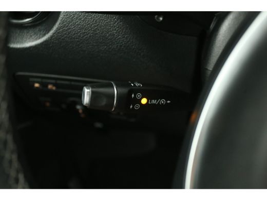 Mercedes-Benz eVito Lang 66 kWh | Snelladen | SOH 97% | Airco | Cruise | Camera | Carplay | 3 Zits | Navi | Parkeersens. ActivLease financial lease