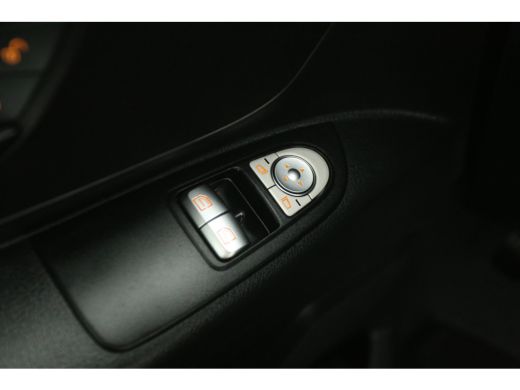 Mercedes-Benz eVito Lang 66 kWh | Snelladen | SOH 97% | Airco | Cruise | Camera | Carplay | 3 Zits | Navi | Parkeersens. ActivLease financial lease