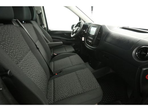 Mercedes-Benz eVito Lang 66 kWh | Snelladen | SOH 97% | Airco | Cruise | Camera | Carplay | 3 Zits | Navi | Parkeersens. ActivLease financial lease
