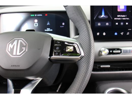 MG MGS5 EV Luxury 64 kWh | 360&deg; CAMERA | STOEL + STUURVERWARMING | ADAPTIVE CRUISE | DODE HOEK | PARK SENS V... ActivLease financial lease