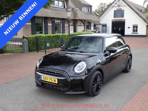 Mini Cooper 1.5 Cooper FACELIFT KEYLESS / HEAD-UP / SPORTLEER ActivLease financial lease