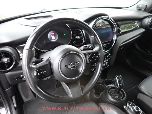 Mini Cooper 1.5 Cooper FACELIFT KEYLESS / HEAD-UP / SPORTLEER ActivLease financial lease