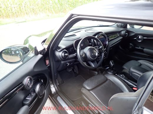 Mini Cooper 1.5 Cooper FACELIFT KEYLESS / HEAD-UP / SPORTLEER ActivLease financial lease