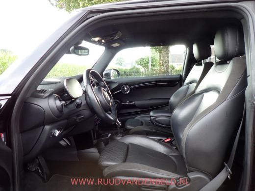 Mini Cooper 1.5 Cooper FACELIFT KEYLESS / HEAD-UP / SPORTLEER ActivLease financial lease