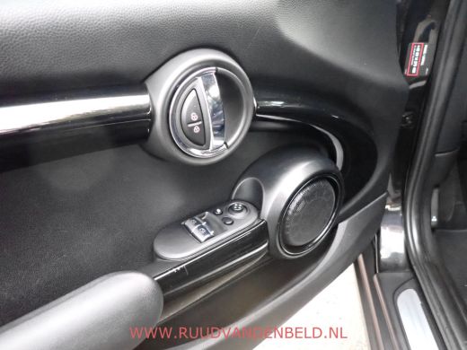 Mini Cooper 1.5 Cooper FACELIFT KEYLESS / HEAD-UP / SPORTLEER ActivLease financial lease