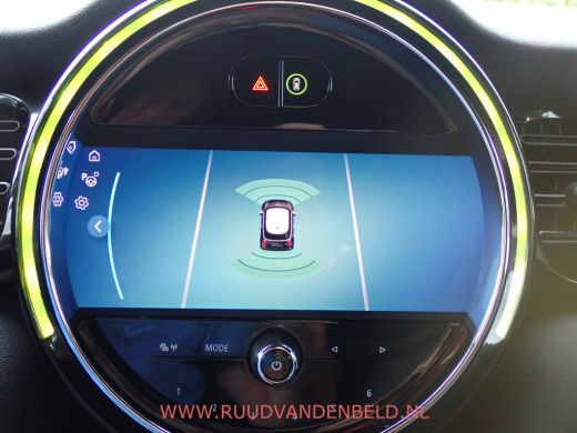 Mini Cooper 1.5 Cooper FACELIFT KEYLESS / HEAD-UP / SPORTLEER ActivLease financial lease