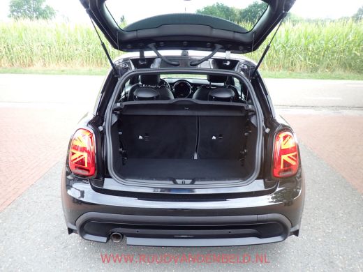 Mini Cooper 1.5 Cooper FACELIFT KEYLESS / HEAD-UP / SPORTLEER ActivLease financial lease