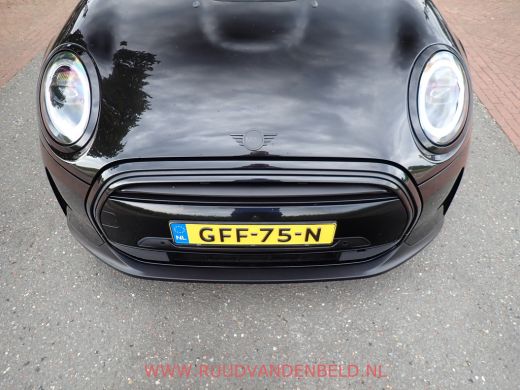 Mini Cooper 1.5 Cooper FACELIFT KEYLESS / HEAD-UP / SPORTLEER ActivLease financial lease