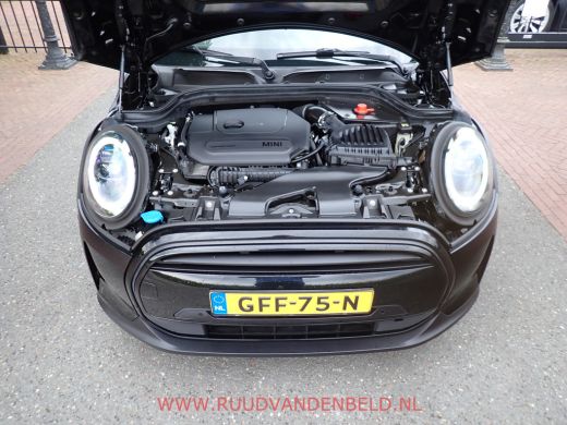 Mini Cooper 1.5 Cooper FACELIFT KEYLESS / HEAD-UP / SPORTLEER ActivLease financial lease