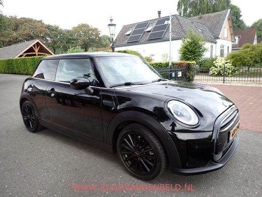 Mini Cooper 1.5 Cooper FACELIFT KEYLESS / HEAD-UP / SPORTLEER ActivLease financial lease