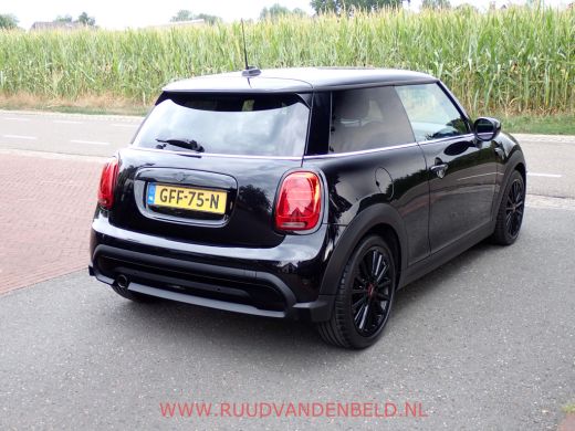 Mini Cooper 1.5 Cooper FACELIFT KEYLESS / HEAD-UP / SPORTLEER ActivLease financial lease