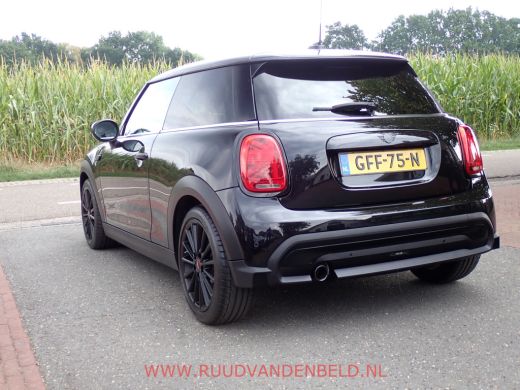 Mini Cooper 1.5 Cooper FACELIFT KEYLESS / HEAD-UP / SPORTLEER ActivLease financial lease