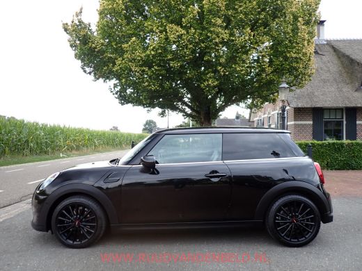 Mini Cooper 1.5 Cooper FACELIFT KEYLESS / HEAD-UP / SPORTLEER ActivLease financial lease
