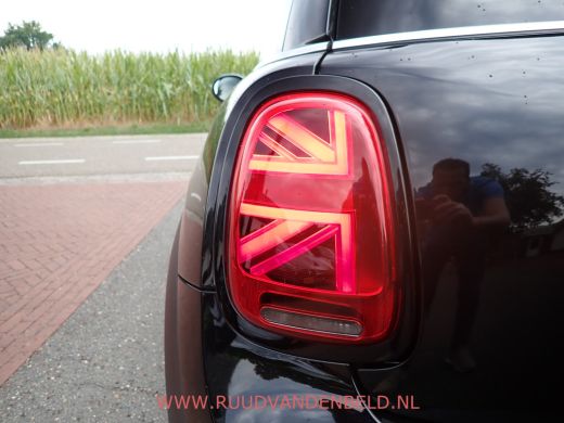 Mini Cooper 1.5 Cooper FACELIFT KEYLESS / HEAD-UP / SPORTLEER ActivLease financial lease