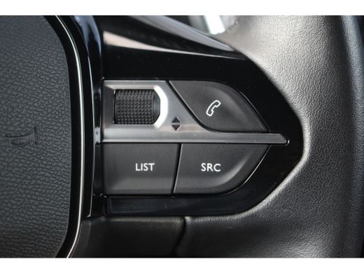 Peugeot 2008 1.2 Allure | Camera | Cruise | Carplay | Climate | DAB | LED | PDC A | Camera | Cruise | Carplay ... ActivLease financial lease