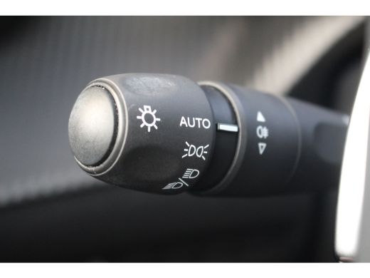 Peugeot 2008 1.2 Allure | Camera | Cruise | Carplay | Climate | DAB | LED | PDC A | Camera | Cruise | Carplay ... ActivLease financial lease