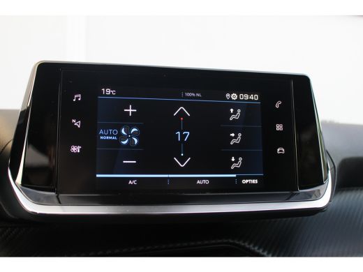 Peugeot 2008 1.2 Allure | Camera | Cruise | Carplay | Climate | DAB | LED | PDC A | Camera | Cruise | Carplay ... ActivLease financial lease