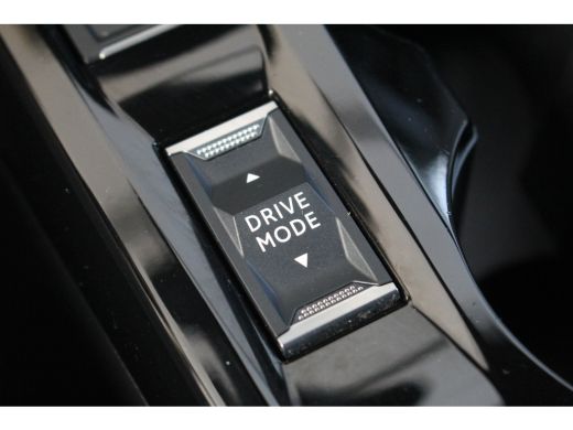 Peugeot 2008 1.2 Allure | Camera | Cruise | Carplay | Climate | DAB | LED | PDC A | Camera | Cruise | Carplay ... ActivLease financial lease
