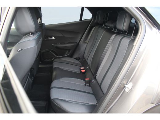 Peugeot 2008 1.2 Allure | Camera | Cruise | Carplay | Climate | DAB | LED | PDC A | Camera | Cruise | Carplay ... ActivLease financial lease