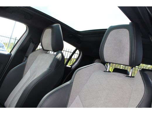 Peugeot 208 1.2 PureTech GT Pack | Navigatie | Camera | Panoramadak | Stoelverwarming | Full LED | Alcantara ... ActivLease financial lease