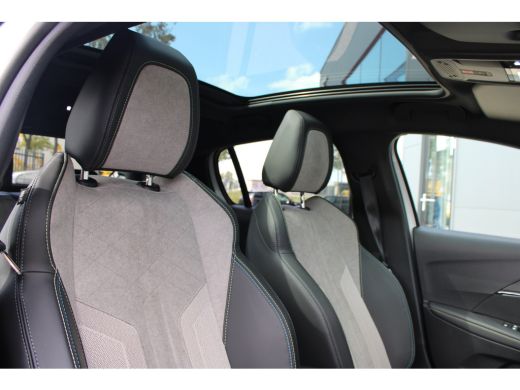 Peugeot 208 1.2 PureTech GT Pack | Navigatie | Camera | Panoramadak | Stoelverwarming | Full LED | Alcantara ... ActivLease financial lease