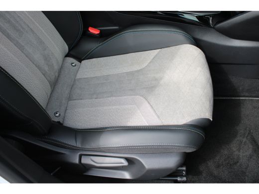 Peugeot 208 1.2 PureTech GT Pack | Navigatie | Camera | Panoramadak | Stoelverwarming | Full LED | Alcantara ... ActivLease financial lease