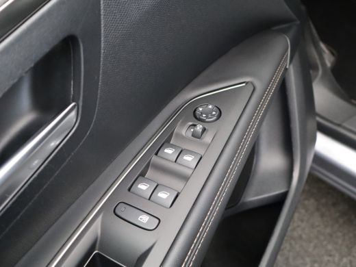 Peugeot 3008 1.2 PureTech GT Black Pack | Camera | Cruise Control Adaptief | Apple Carplay/Android Auto | Dode... ActivLease financial lease
