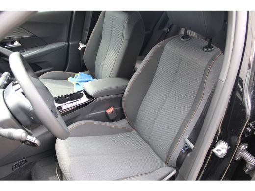 Peugeot e-2008 Business Apple Carplay/Android Auto | Cruise Control | Climate Control | Camera ActivLease financial lease