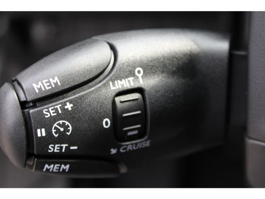 Peugeot e-2008 Business Apple Carplay/Android Auto | Cruise Control | Climate Control | Camera ActivLease financial lease