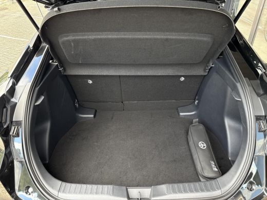 Toyota C-HR 1.8 Hybrid 140 Dynamic | Apple CarPlay | Blindspot | Parkeersens. | Rijklaar incl. garantie | ActivLease financial lease