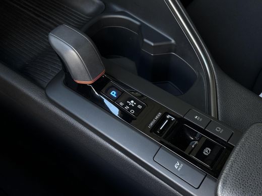 Toyota C-HR 1.8 Hybrid 140 Dynamic | Apple CarPlay | Blindspot | Parkeersens. | Rijklaar incl. garantie | ActivLease financial lease