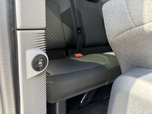 Volkswagen e-Transporter L1 Life 64 kWh 136 Pk | 9 Persoons | Achteruitrijcamera | Warmtepomp | Prijs is INCL BTW & BPM Ca... ActivLease financial lease