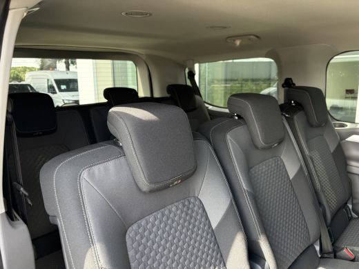 Volkswagen e-Transporter L1 Life 64 kWh 136 Pk | 9 Persoons | Achteruitrijcamera | Warmtepomp | Prijs is INCL BTW & BPM Ca... ActivLease financial lease
