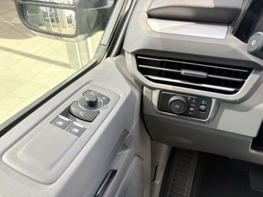 Volkswagen e-Transporter L1 Life 64 kWh 136 Pk | 9 Persoons | Achteruitrijcamera | Warmtepomp | Prijs is INCL BTW & BPM Ca... ActivLease financial lease