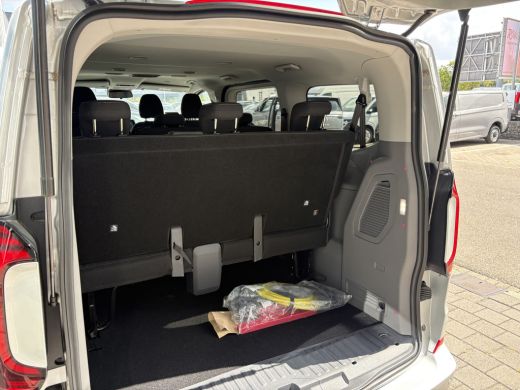 Volkswagen e-Transporter L1 Life 64 kWh 136 Pk | 9 Persoons | Achteruitrijcamera | Warmtepomp | Prijs is INCL BTW & BPM Ca... ActivLease financial lease