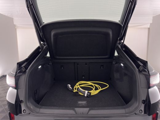Volkswagen ID.5 Pro Business 77 kWh [3-Fase-11kW] {SoH-93%} (INCL-BTW) *HEATPUMP | LEATHER-ALCANTARA | FULL-LED |... ActivLease financial lease