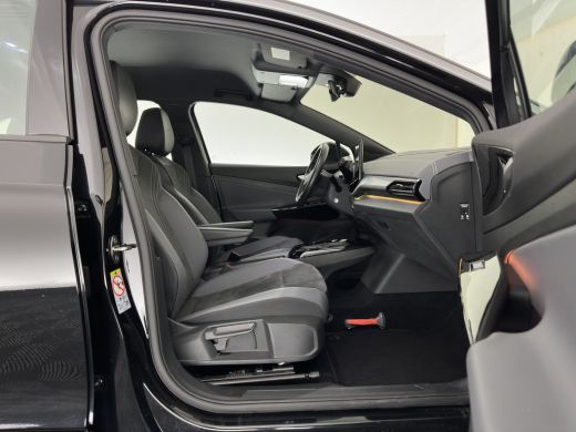 Volkswagen ID.5 Pro Business 77 kWh [3-Fase-11kW] {SoH-93%} (INCL-BTW) *HEATPUMP | LEATHER-ALCANTARA | FULL-LED |... ActivLease financial lease