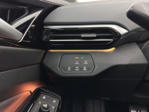 Volkswagen ID.5 Pro Business 77 kWh [3-Fase-11kW] {SoH-93%} (INCL-BTW) *HEATPUMP | LEATHER-ALCANTARA | FULL-LED |... ActivLease financial lease