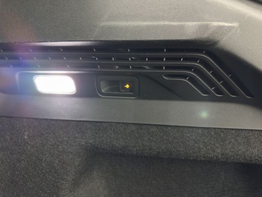 Volkswagen ID.5 Pro Business 77 kWh [3-Fase-11kW] {SoH-93%} (INCL-BTW) *HEATPUMP | LEATHER-ALCANTARA | FULL-LED |... ActivLease financial lease