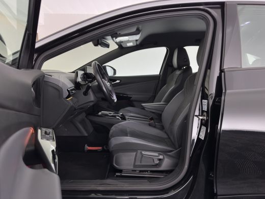 Volkswagen ID.5 Pro Business 77 kWh [3-Fase-11kW] {SoH-93%} (INCL-BTW) *HEATPUMP | LEATHER-ALCANTARA | FULL-LED |... ActivLease financial lease